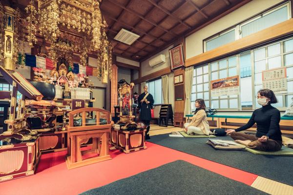 静寂と安らぎのお寺で瞑想＆写経体験【瑞光山久遠寺】